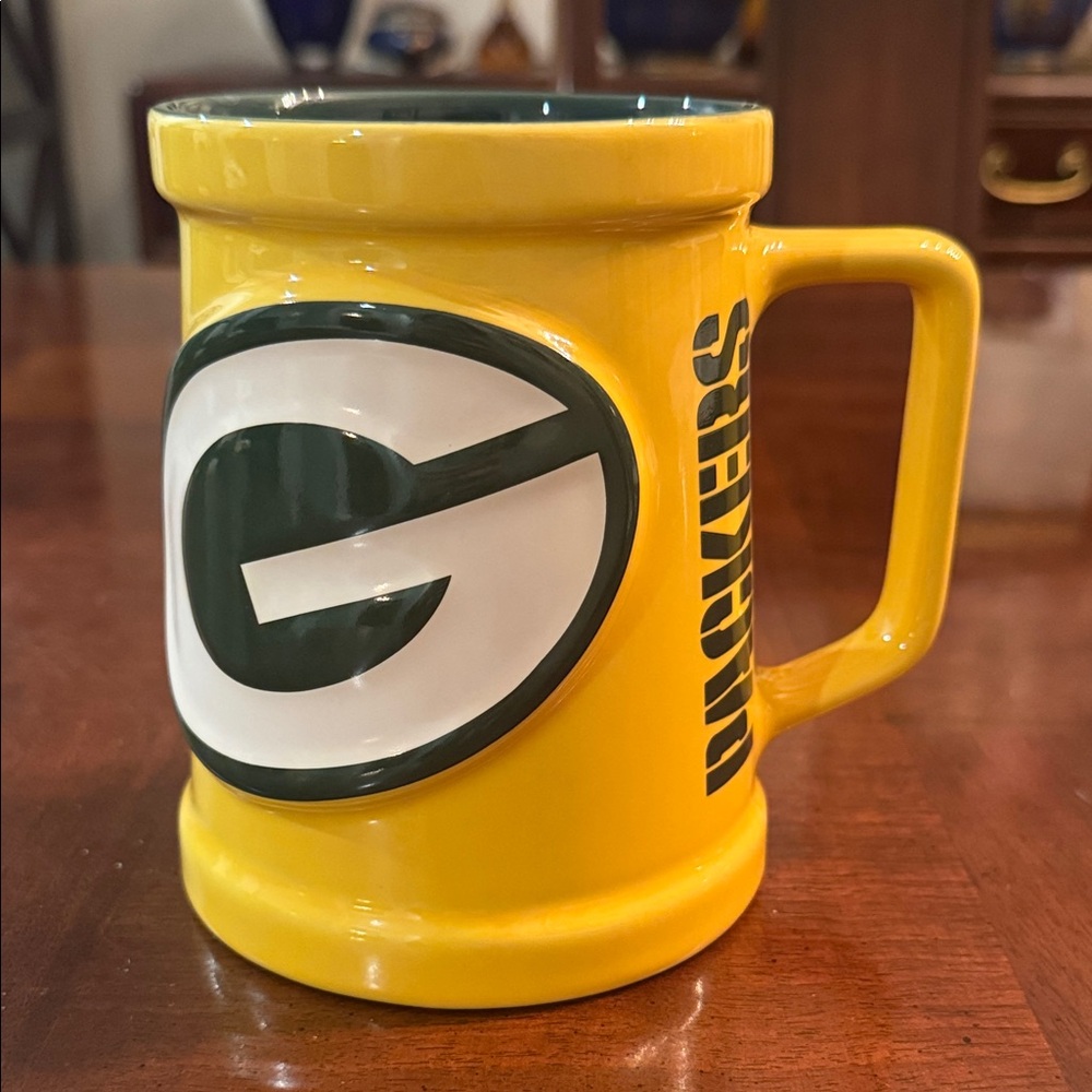 Official NFL Green Bay Packers 24 oz Mug Stein 3D Embossed Gold Green Cup